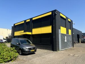 Schroothandel Hengelo: bedrijfspand van David's Schrootstaal aan de Zirkoonstraat 18