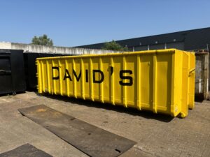 Schrootcontainer van David's Schrootstaal klaar voor plaatsing